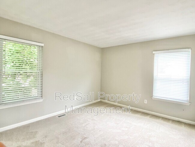 Building Photo - 469 Crosland Ct