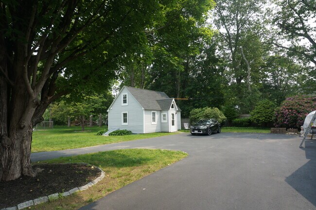 Building Photo - 301 Concord Rd