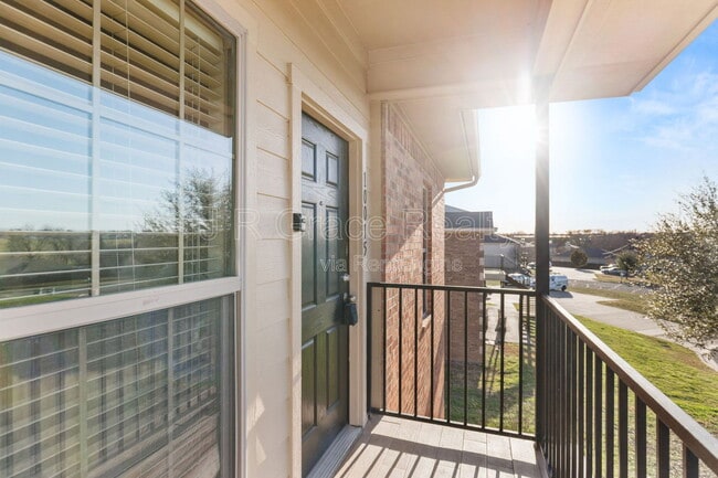 Building Photo - 10015 Amber Cir