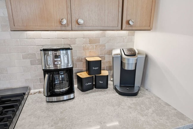 Building Photo - 304 Palm Beach Dr