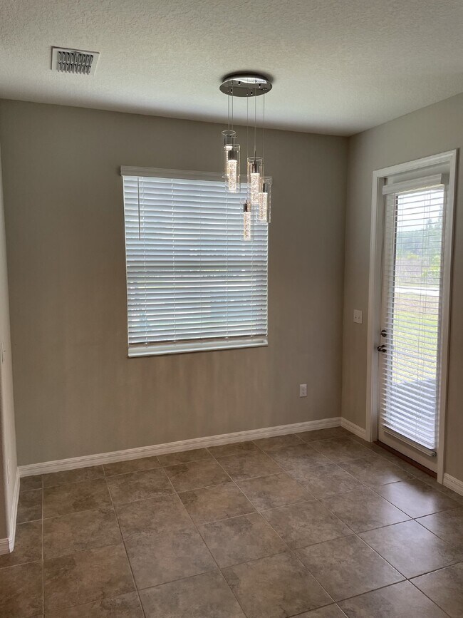Building Photo - "Charming 3-Bedroom Wesley Chapel Home with Granite Finishes & Spacious 1,807 Sq Ft great Layout....