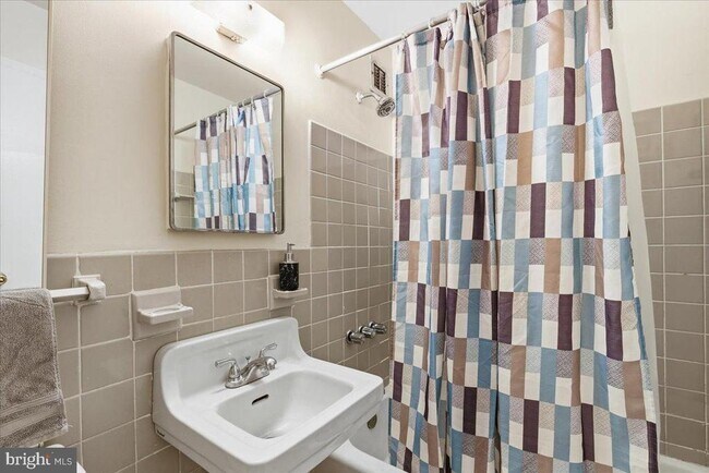 Building Photo - 1111 Arlington Blvd