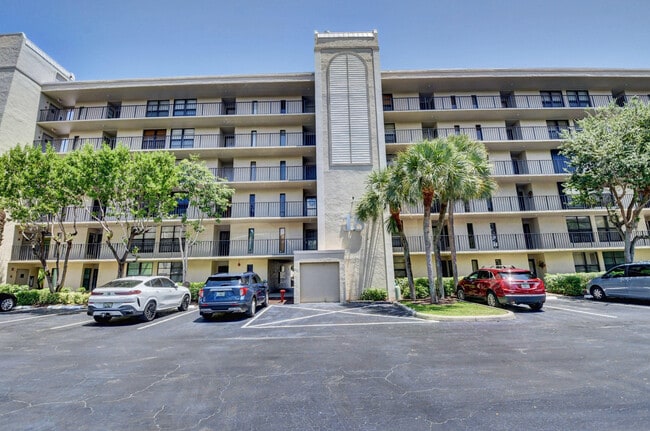 Building Photo - 18 Royal Palm Way