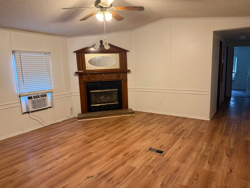 Building Photo - 1353 LA-139