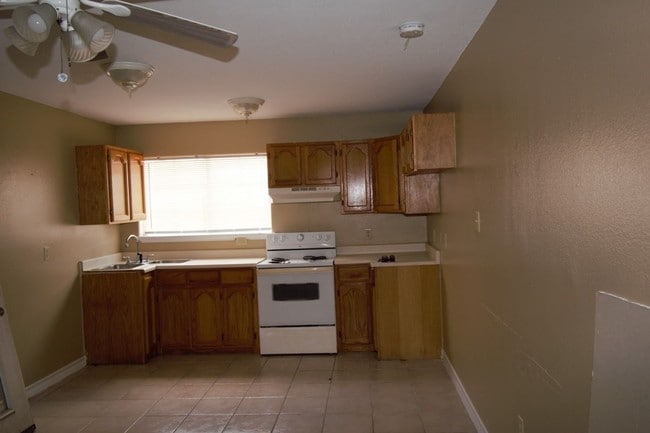 Building Photo - 312 Begona Ct