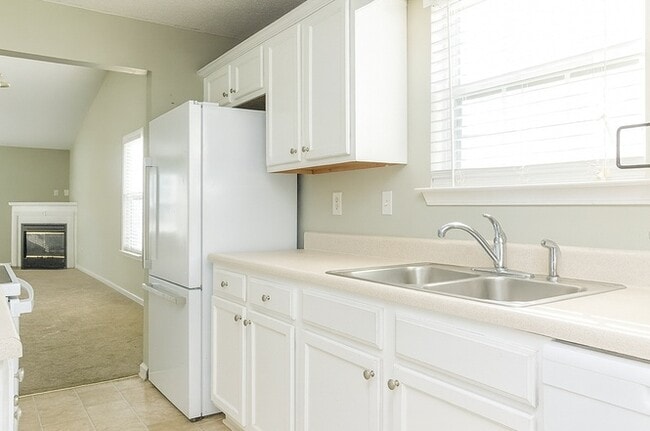 Building Photo - 1712 Summerwoods Ln