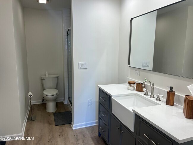 Building Photo - 25 Meadow Ave