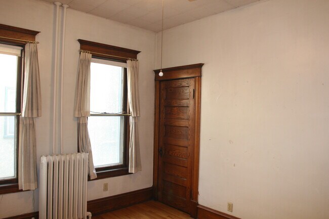 Building Photo - 1014 17th Ave SE