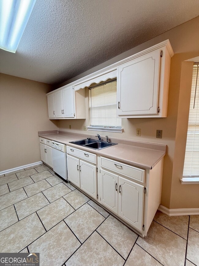 Building Photo - 504 Woodbridge Rd