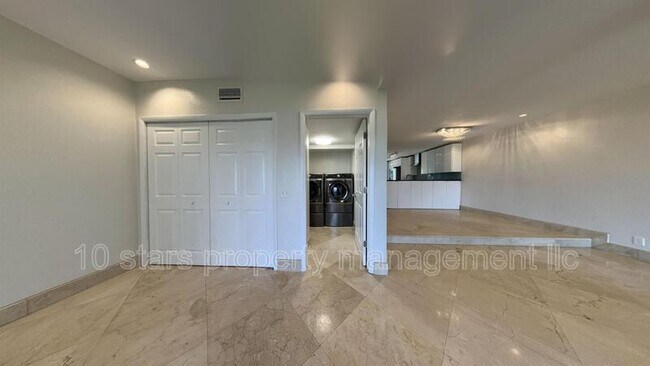 Building Photo - 6287 Sun Blvd