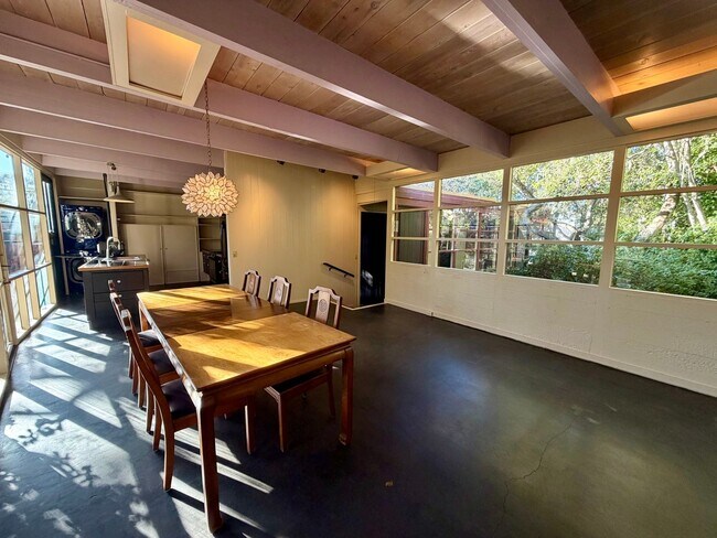 Building Photo - Unique 2 bedroom 2 bath home in Pacific Grove!