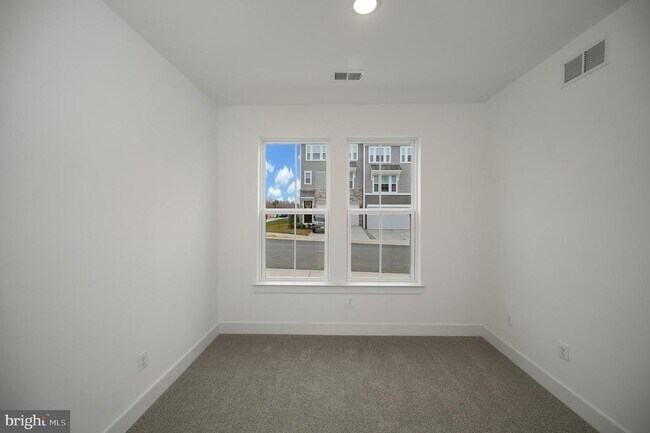 Building Photo - 9403 Pacific Elm St