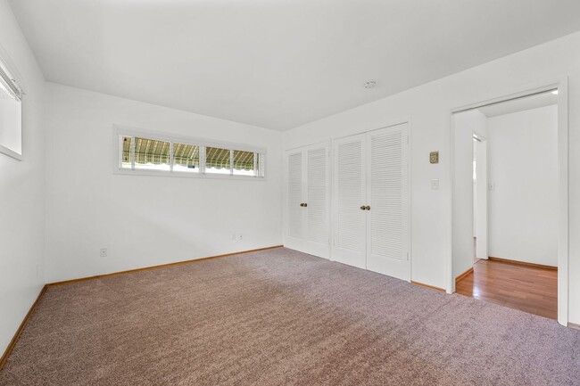 Building Photo - Charming 3 Bedroom 2 Bathroom Home in La M...