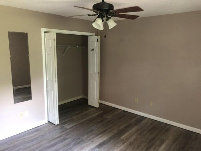 Building Photo - 1129 Miller Dr