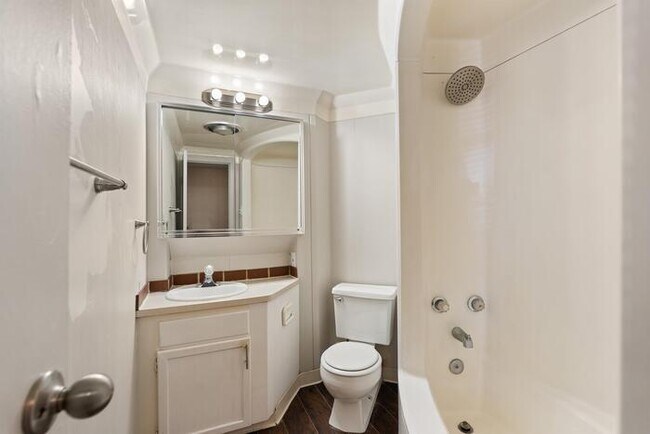 Building Photo - 2800 Vail Ave SE, Albuquerque, NM 87106, USA