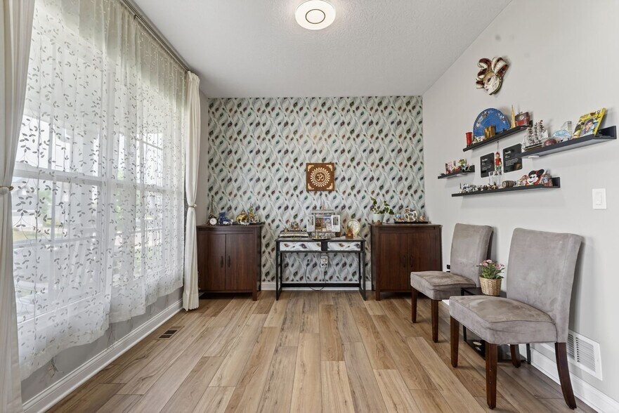 Building Photo - 3805 Mantle Dr