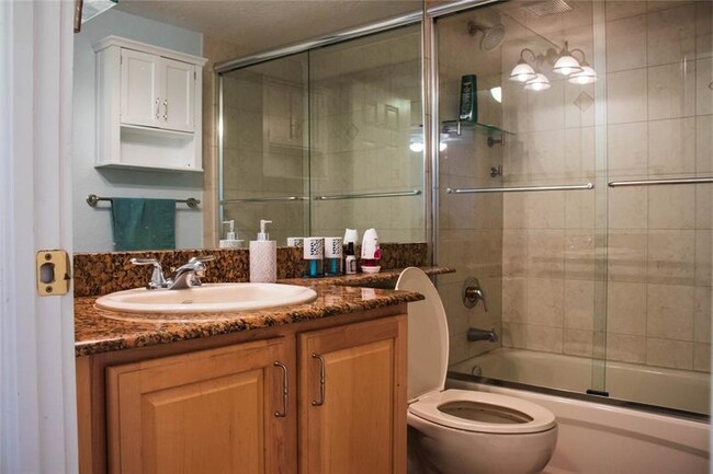 Building Photo - 151 NE 16th Ave