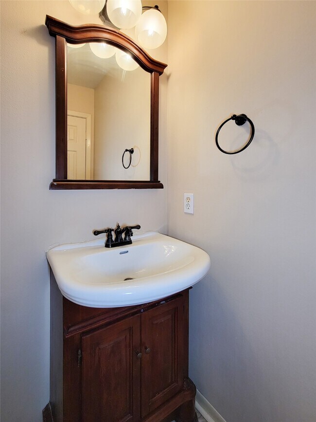 Building Photo - 19718 Byron Meadows Dr