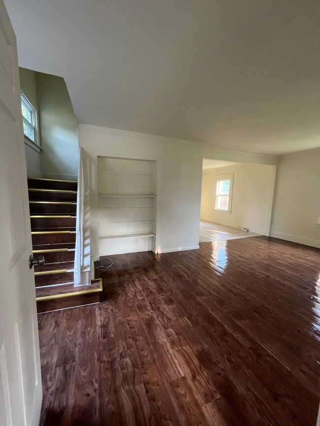 Building Photo - 1349 Yates Ave