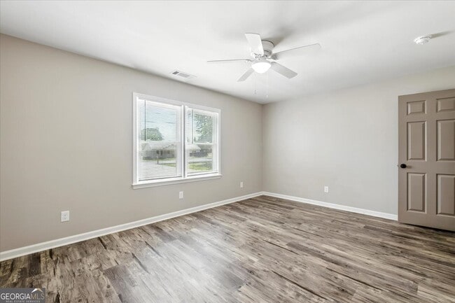 Building Photo - 158 Sproull Rd SE