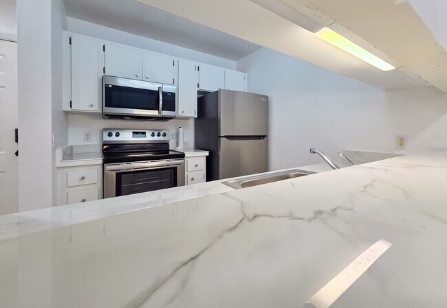 Building Photo - ROOM FOR RENT in a Charming 4/4 in University Terrace West - 411C