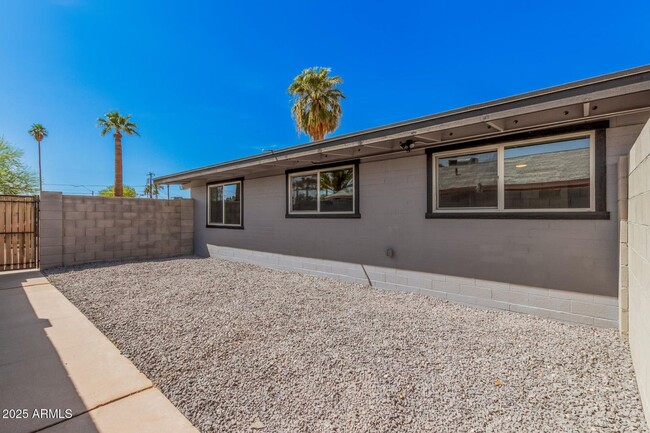 Building Photo - 3331 N 66th Pl