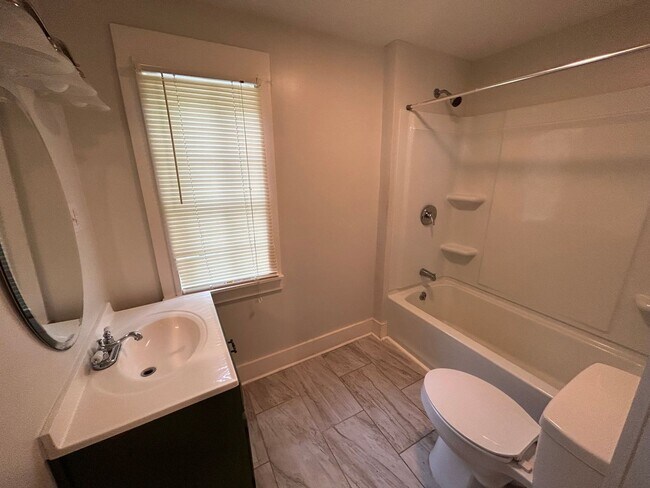 Building Photo - 4/3 House in North Rome- $1,550