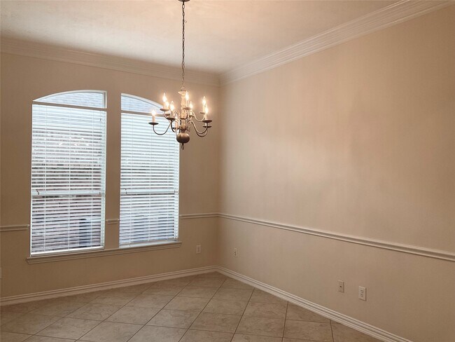 Building Photo - 6 Dragon Hill Pl