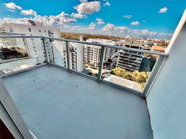 Building Photo - 1600 SW 1st Ave