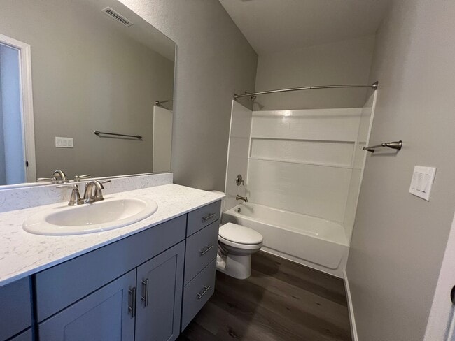 Building Photo - Modern! 3/2.5/2 Townhome in Minden