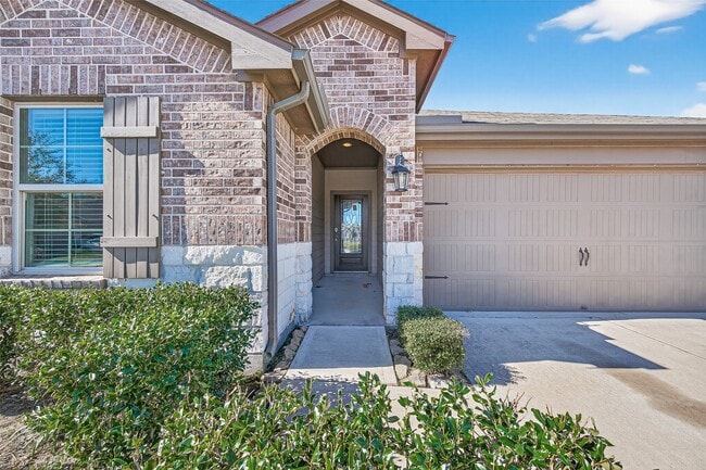 Building Photo - 7558 Highland Chase Dr