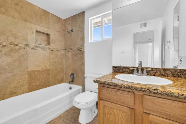 Building Photo - 6 Bedrooms, 3 Bath,  Pool CLOSE TO ASU (Rural & Broadway)