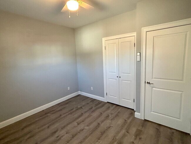 Building Photo - 127 Bridge St