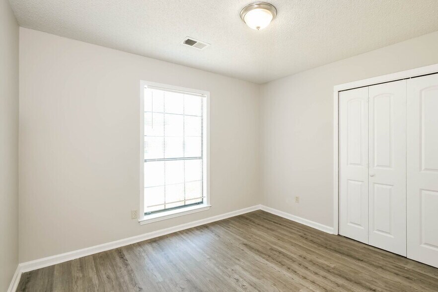 Building Photo - 4805 Gadwall Dr W