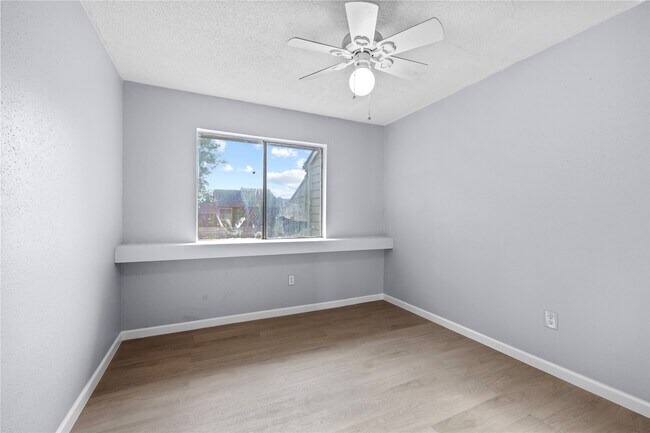 Building Photo - 12528 Wellington Park Dr