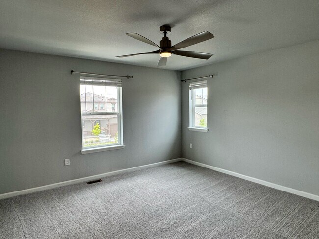 Building Photo - 10848 Hayloft St