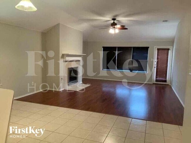 Building Photo - 1205 Bellcrest Dr