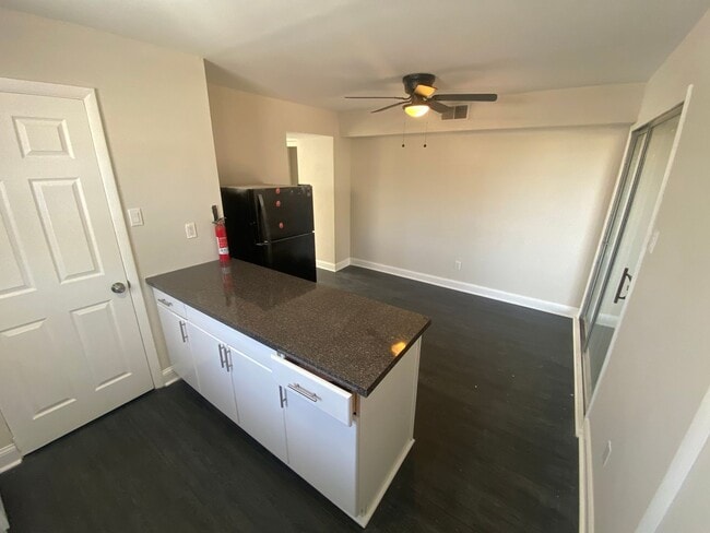 Building Photo - 5 W Plumstead Ave