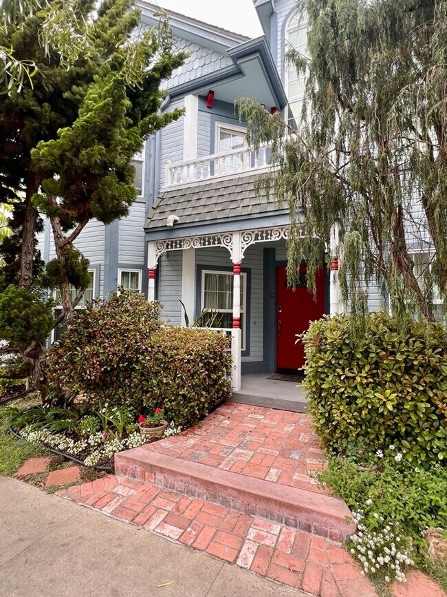 Building Photo - Great LOCATION | Close to Orange Ave & Beach