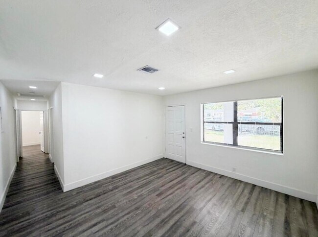 Building Photo - 1135 NW 127th St