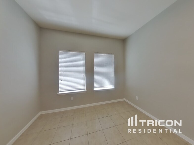 Building Photo - 13406 Holly Vista Dr