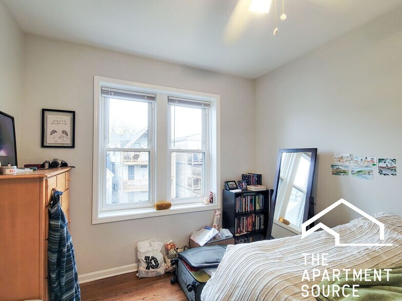 Building Photo - 3700 N Sheffield Ave