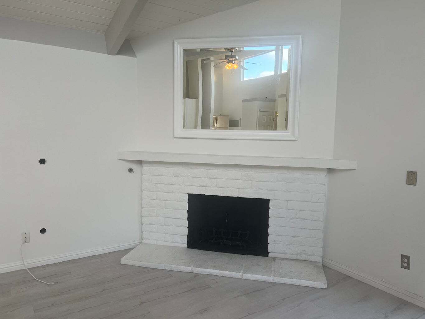 Building Photo - 15 N San Marcos Rd