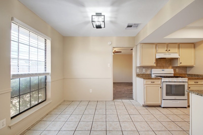 Building Photo - 619 Luther Dr