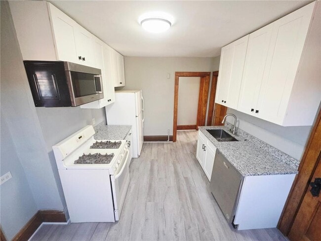 Building Photo - 414 N 33rd Ave