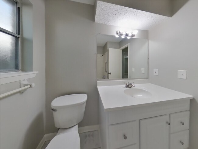 Building Photo - 23426 Canyon Lake Dr