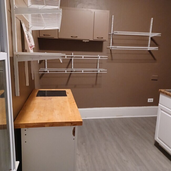 Building Photo - 226 E Maple Street