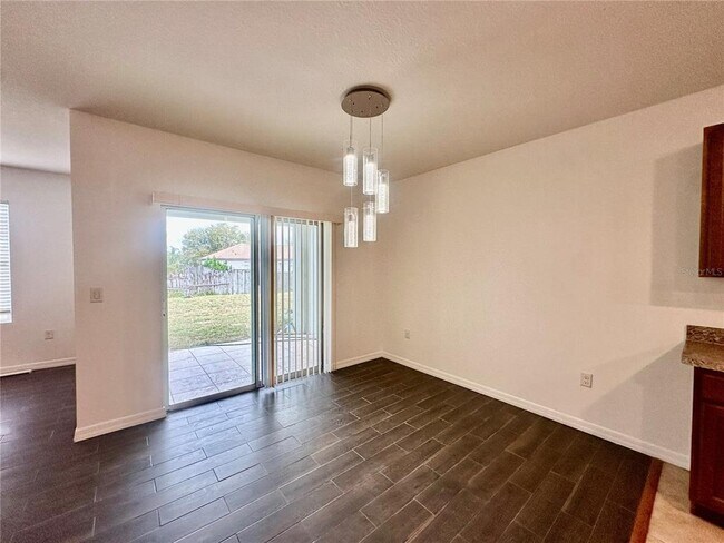 Building Photo - 988 Summer Glen Dr