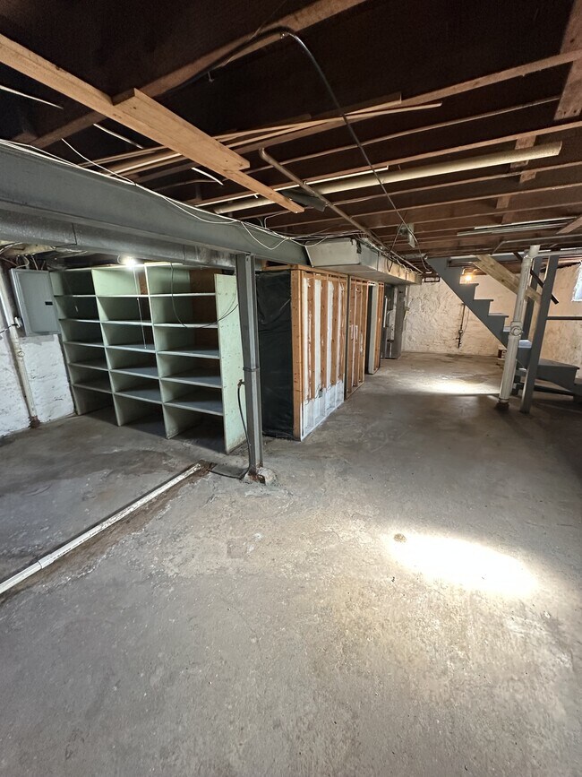 Building Photo - 2142 Fairhaven Dr
