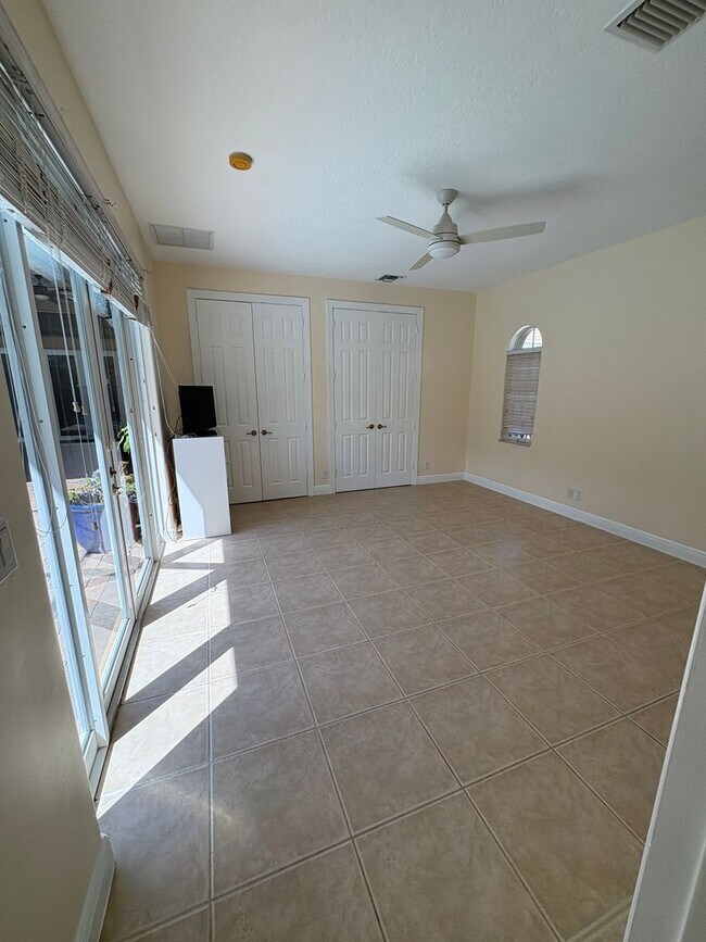Building Photo - Spacious 3/3.5 3 car garage home in Palm City
